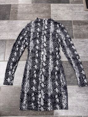 Naked wardrobe Snake Print Long Sleeve Bodycon Dress - Black & Gray, small
